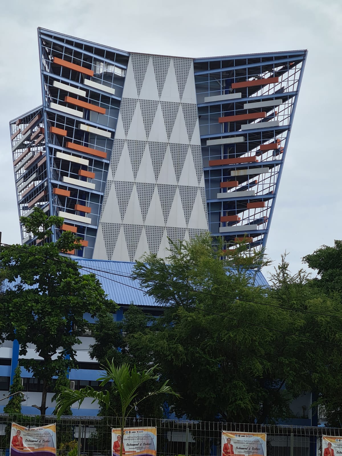GEudng FIMA Tampak Depan dari Jalan Mallengkeri