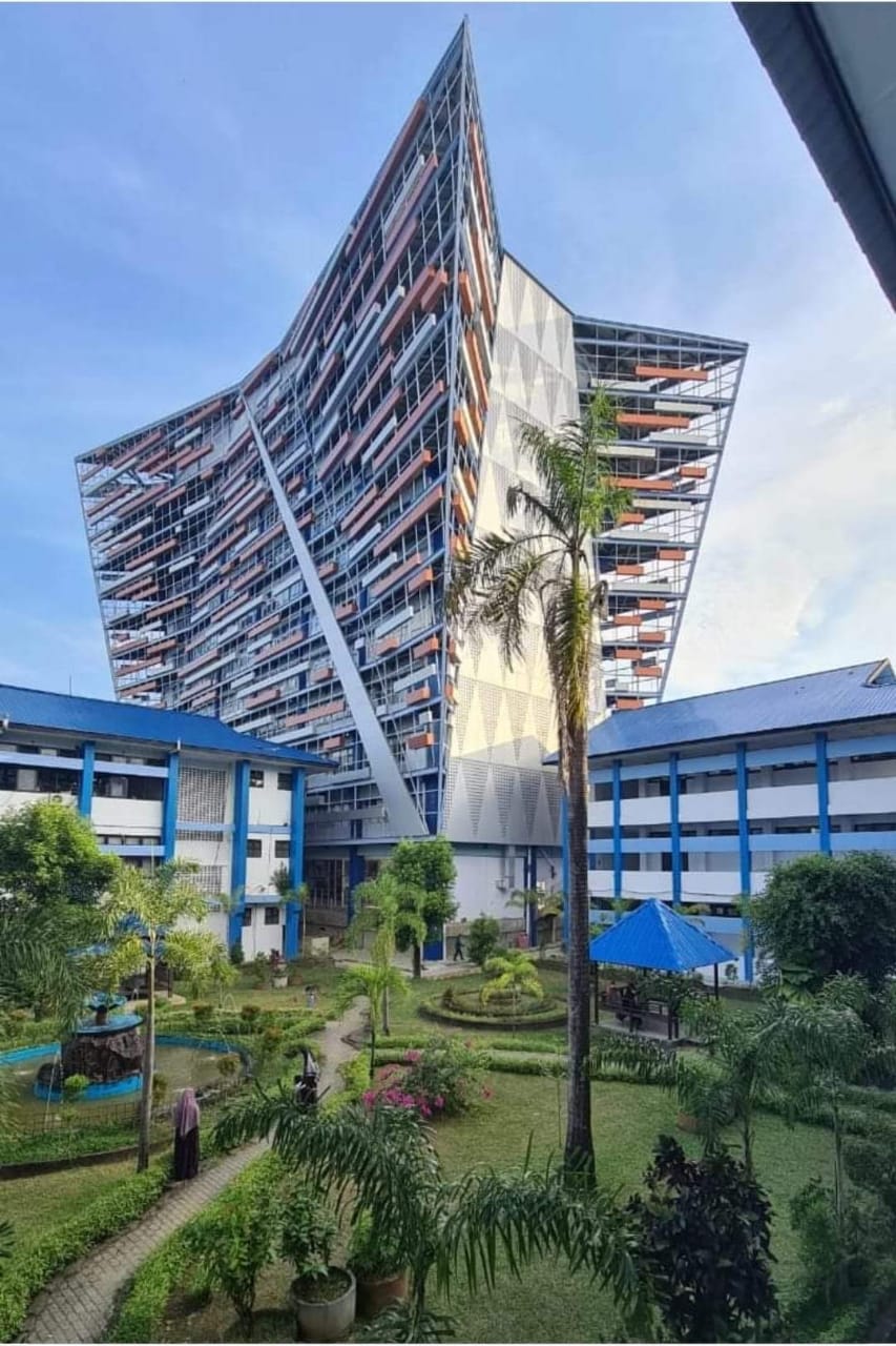 Gambar menara FMIPA UNM dari belakang